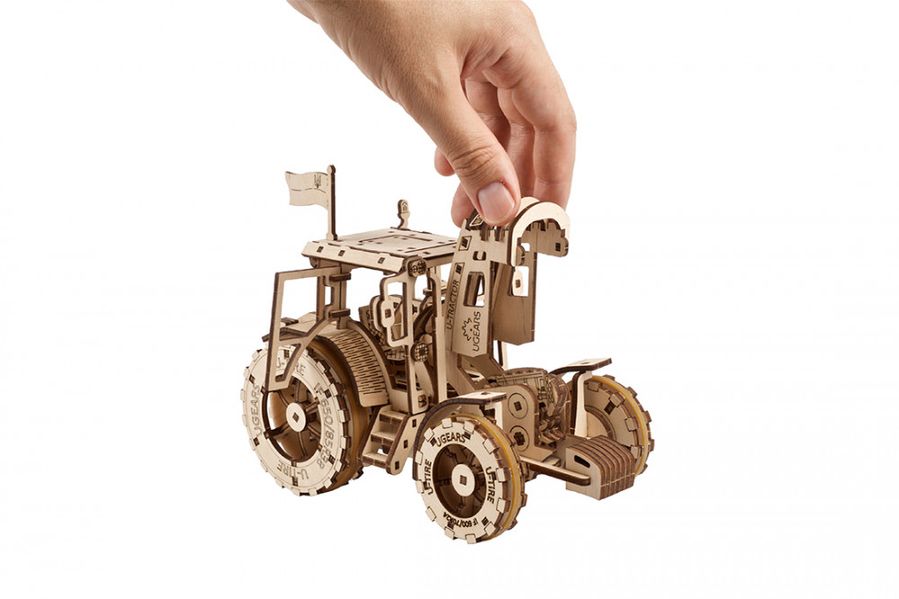 Механічна модель Трактор перемагає UGEARS