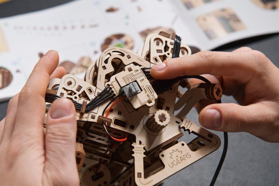 Механічний 3D пазл Двигун V8 UGEARS