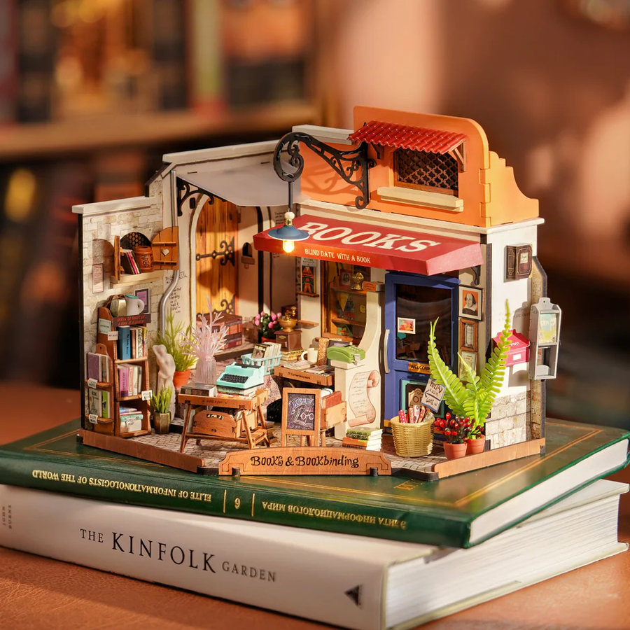 Конструктор-румбокс Corner Bookstore Robotime